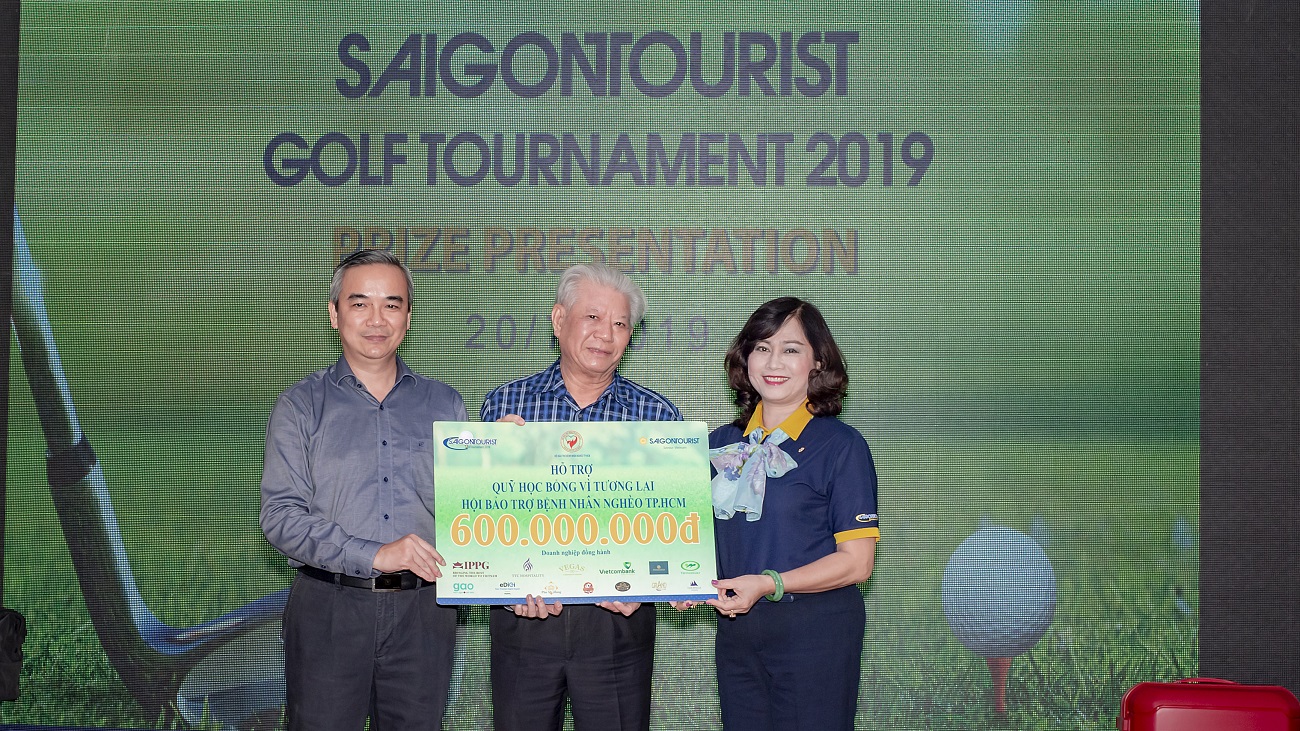 Giải Golf Saigontourist 2019 quyên góp 600 triệu giúp trẻ em nghèo đến trường