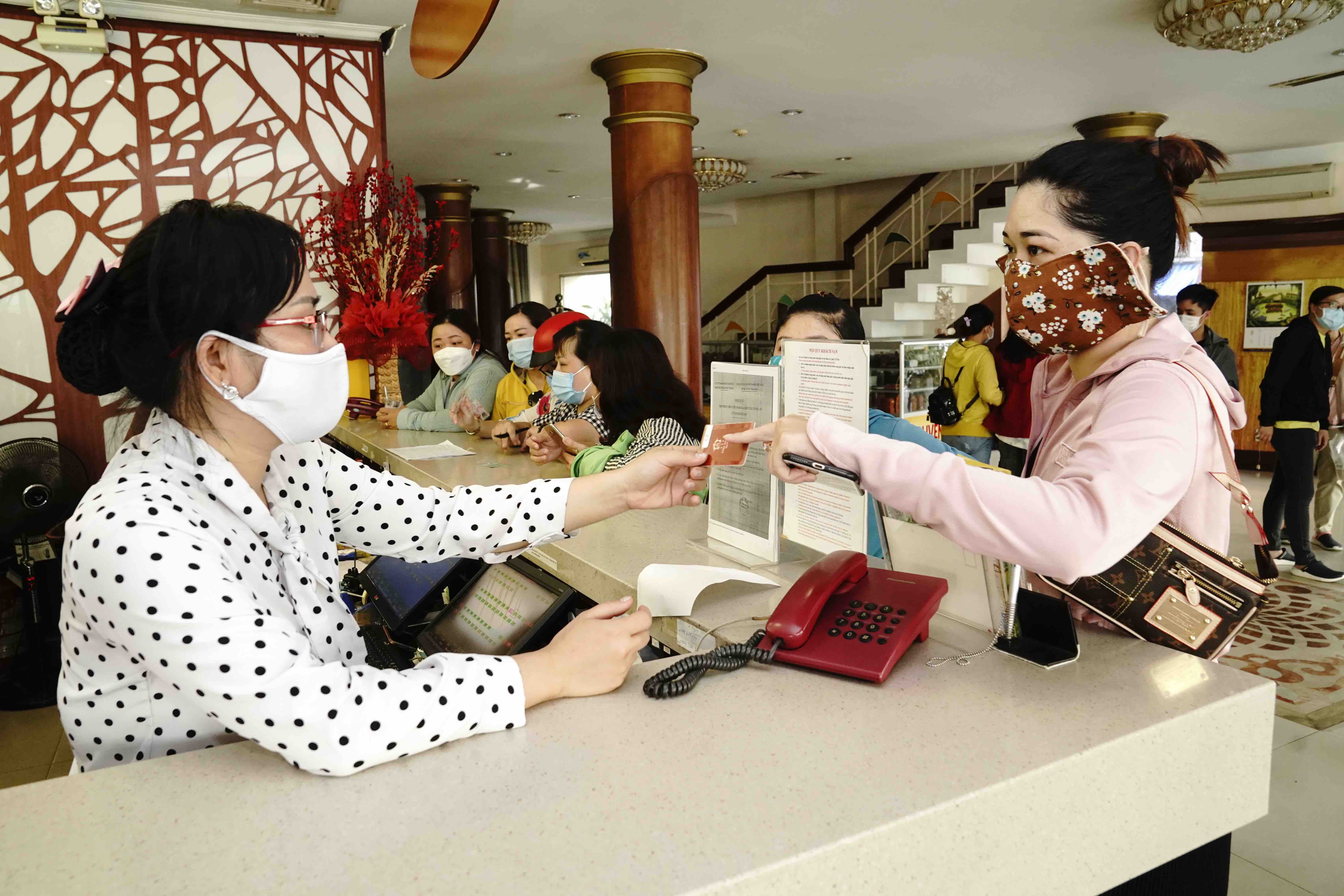 Saigontourist Group phục vụ ăn ở miễn phí cho đội ngũ y tế tuyến đầu phòng, chống dịch Covid-19