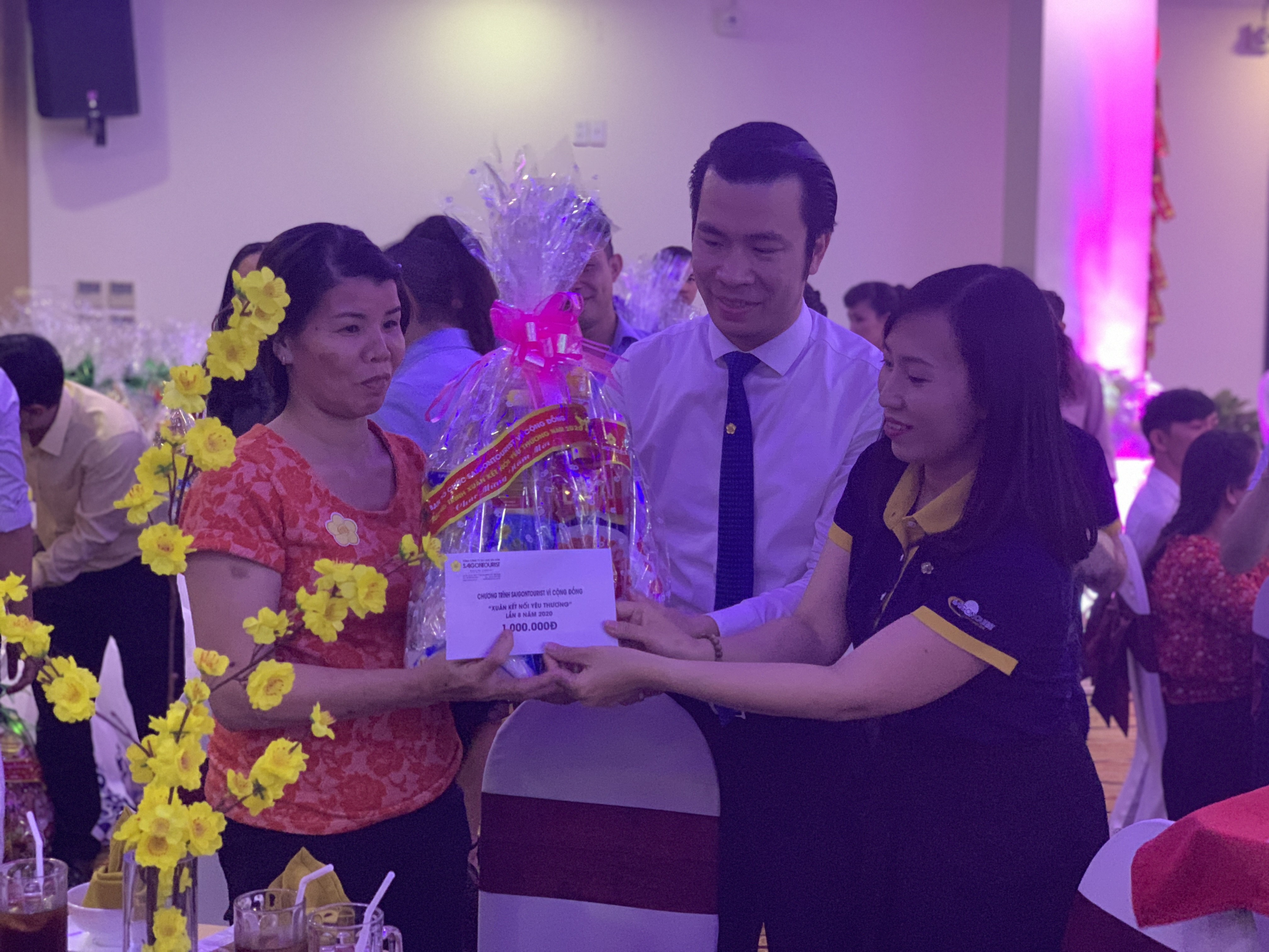  Saigontourist Group trao tặng 154 phần quà Tết cho người lao động có hoàn cảnh khó khăn 