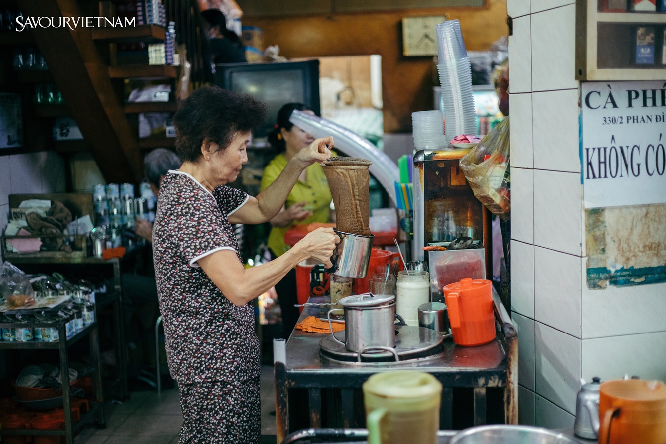 Đến Cà phê Vợt, nhớ Sài Gòn xưa