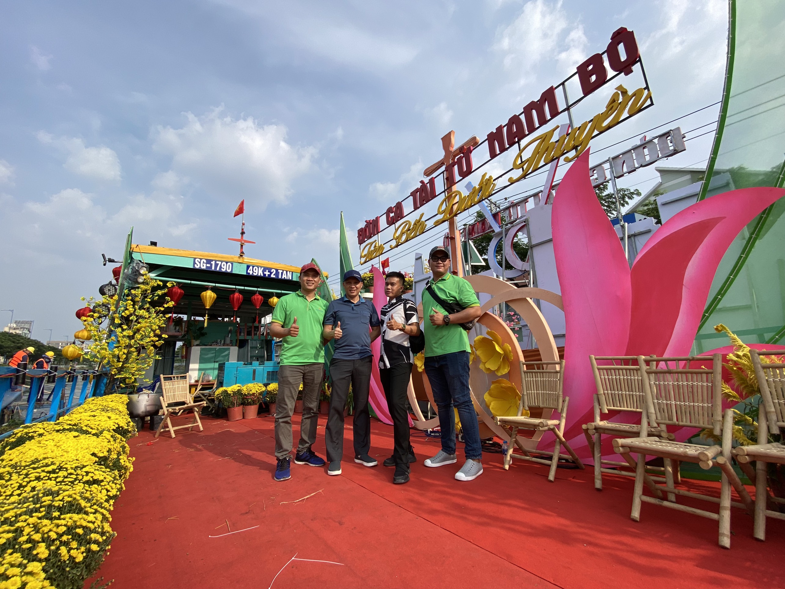 TỔ CHỨC TOUR CHỢ HOA XUÂN TRÊN BẾN DƯỚI THUYỀN