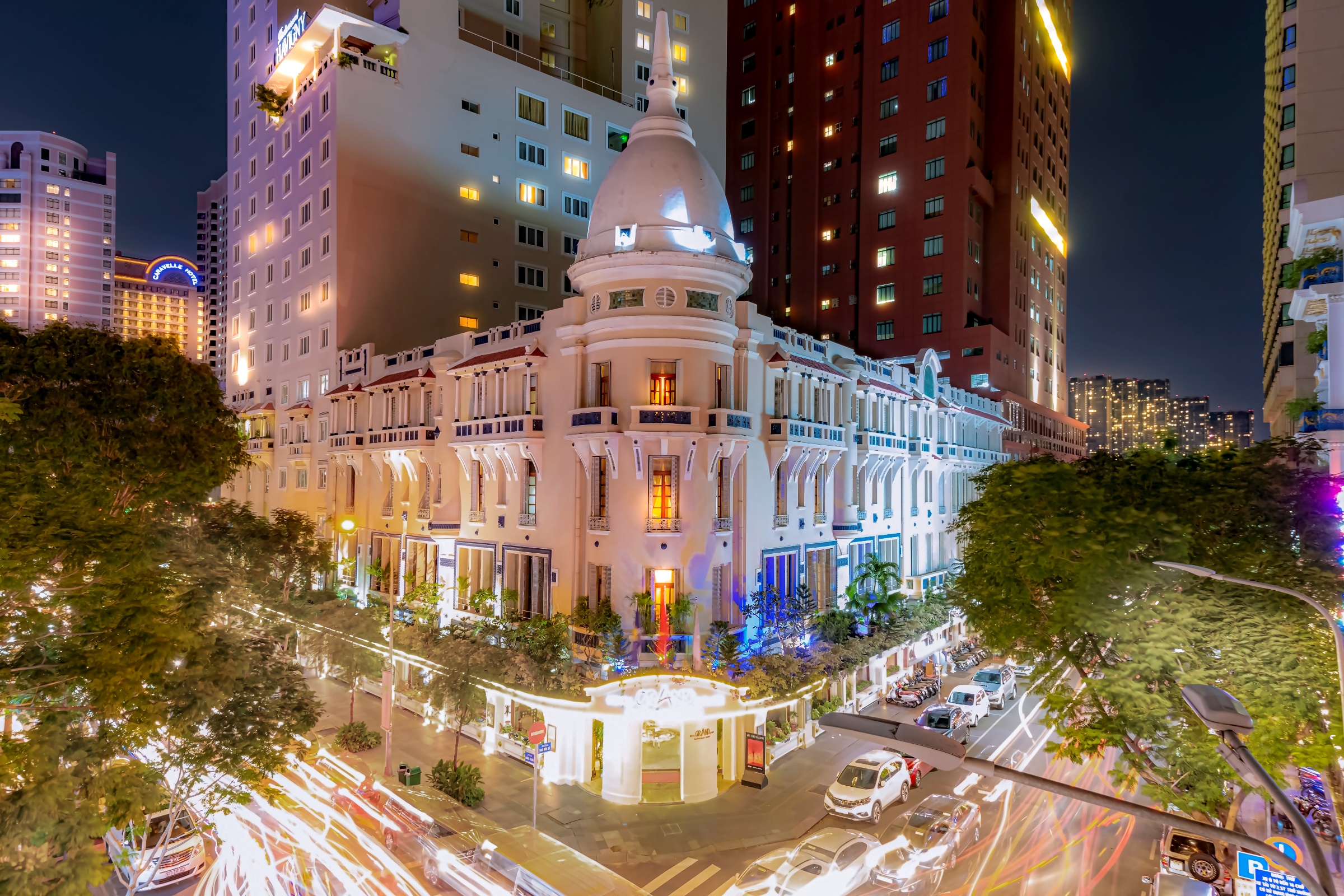 Five-star Hotels Launch Promotion Programs
