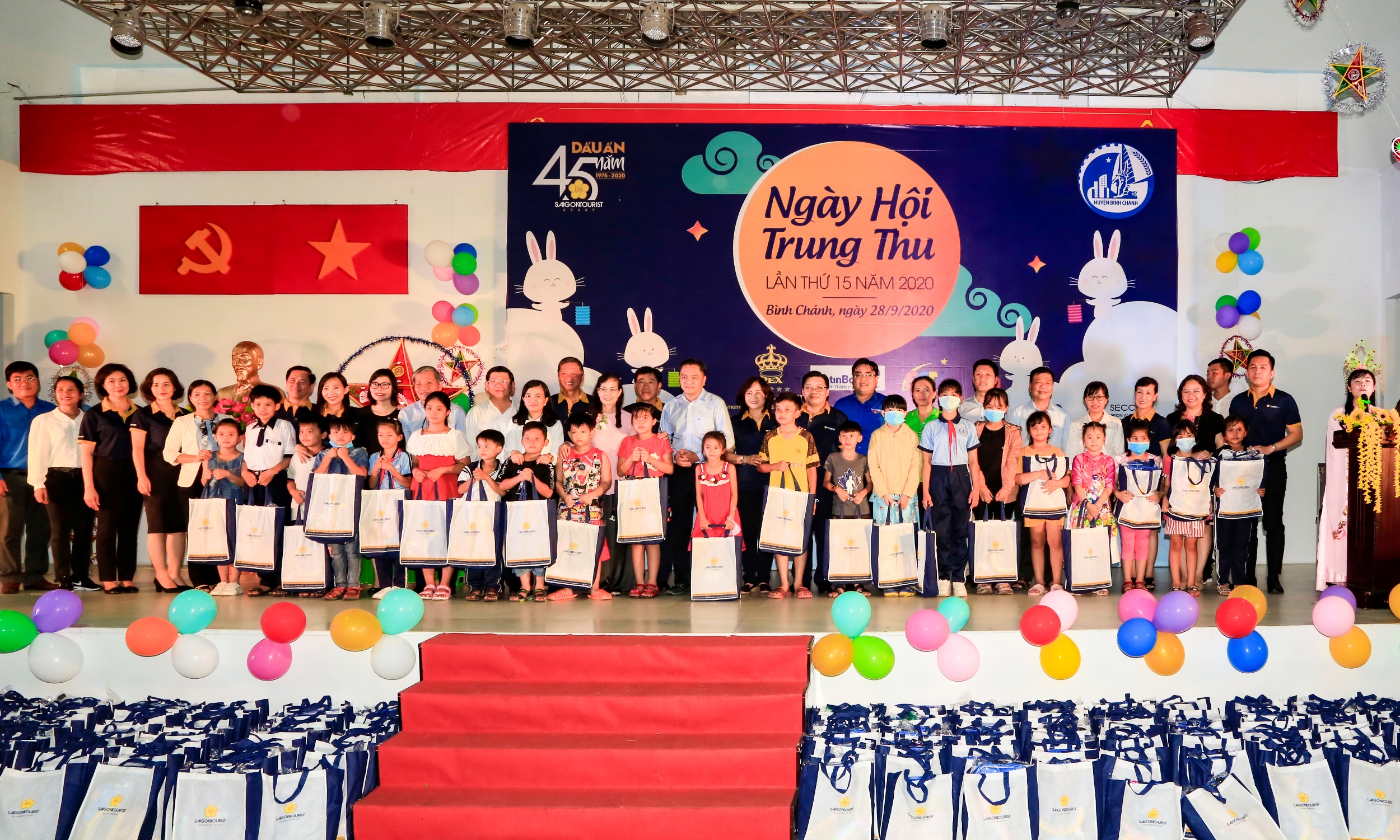 Saigontourist Group tổ chức “Ngày hội Trung thu lần thứ 15 – năm 2020”: mang tết trung thu đến với các em học sinh nghèo hiếu học các huyện ngoại thành.